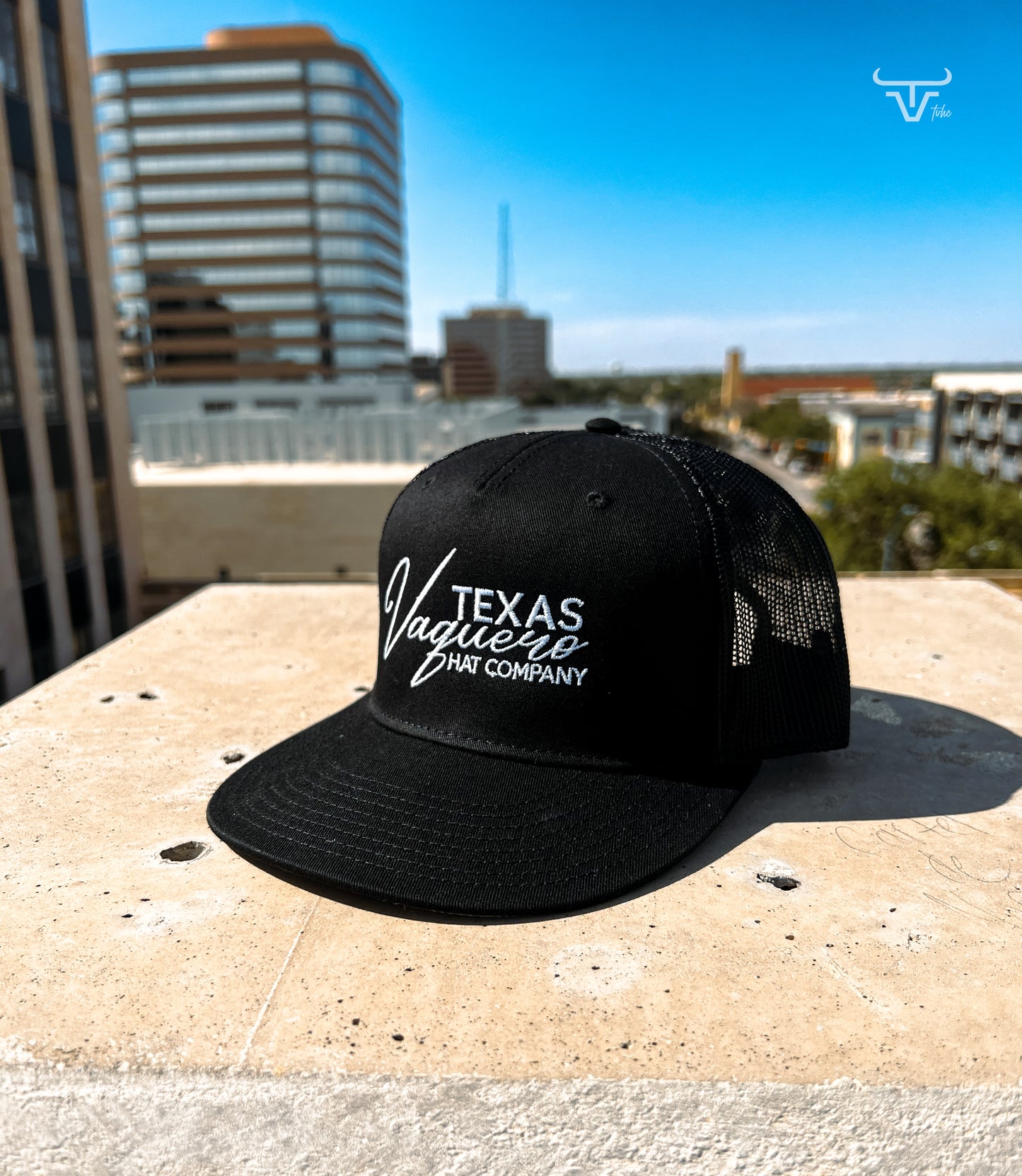 The Vaquero Signature - Black Meshback